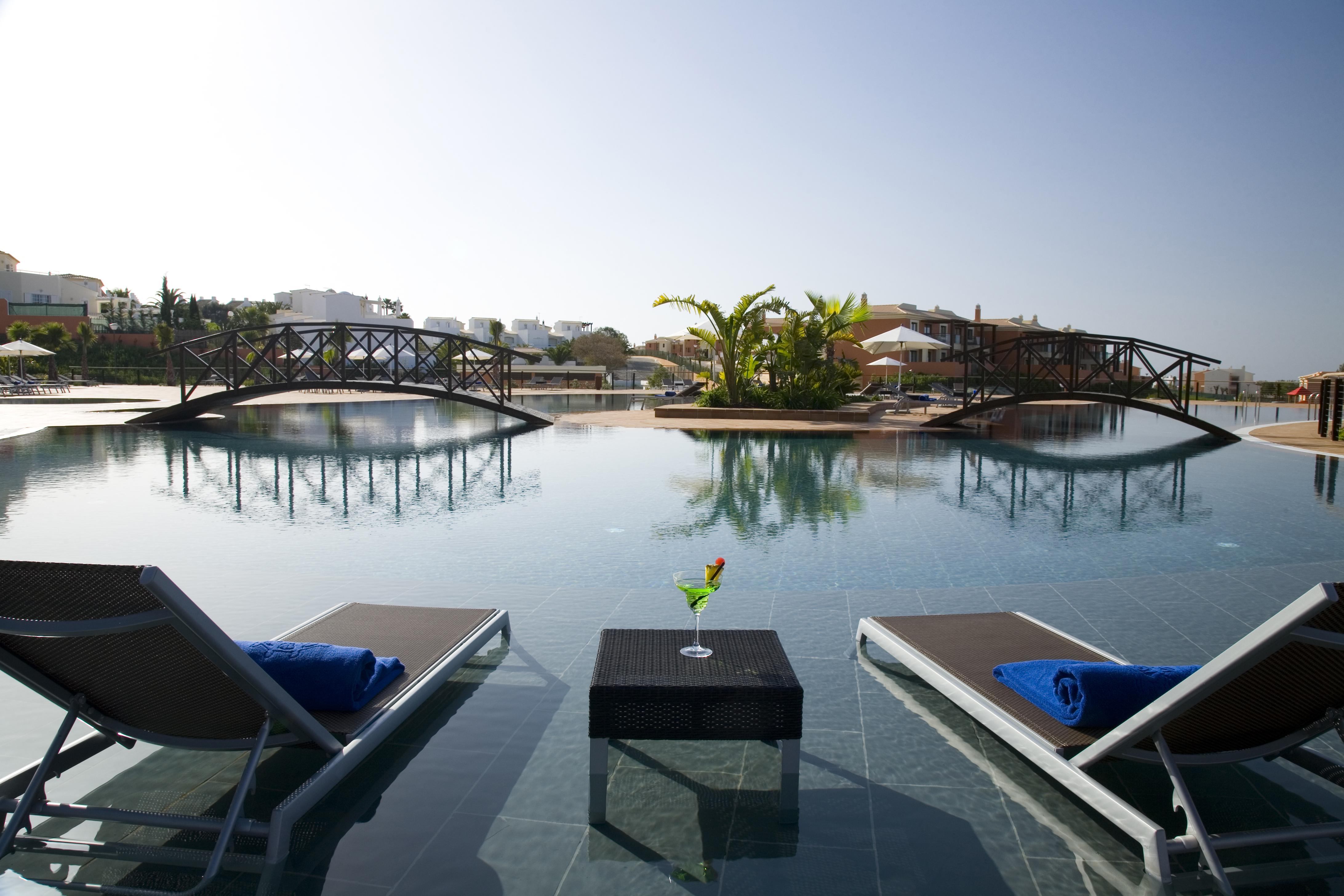 Monte Santo Resort Carvoeiro  Dış mekan fotoğraf The swimming pool at the resort